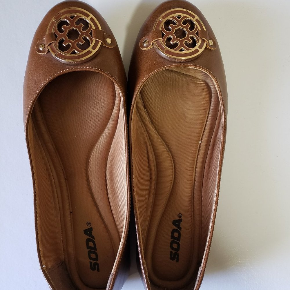 Ballet Flats Size 8 Brown with Gold Medallion Soda Good Condition